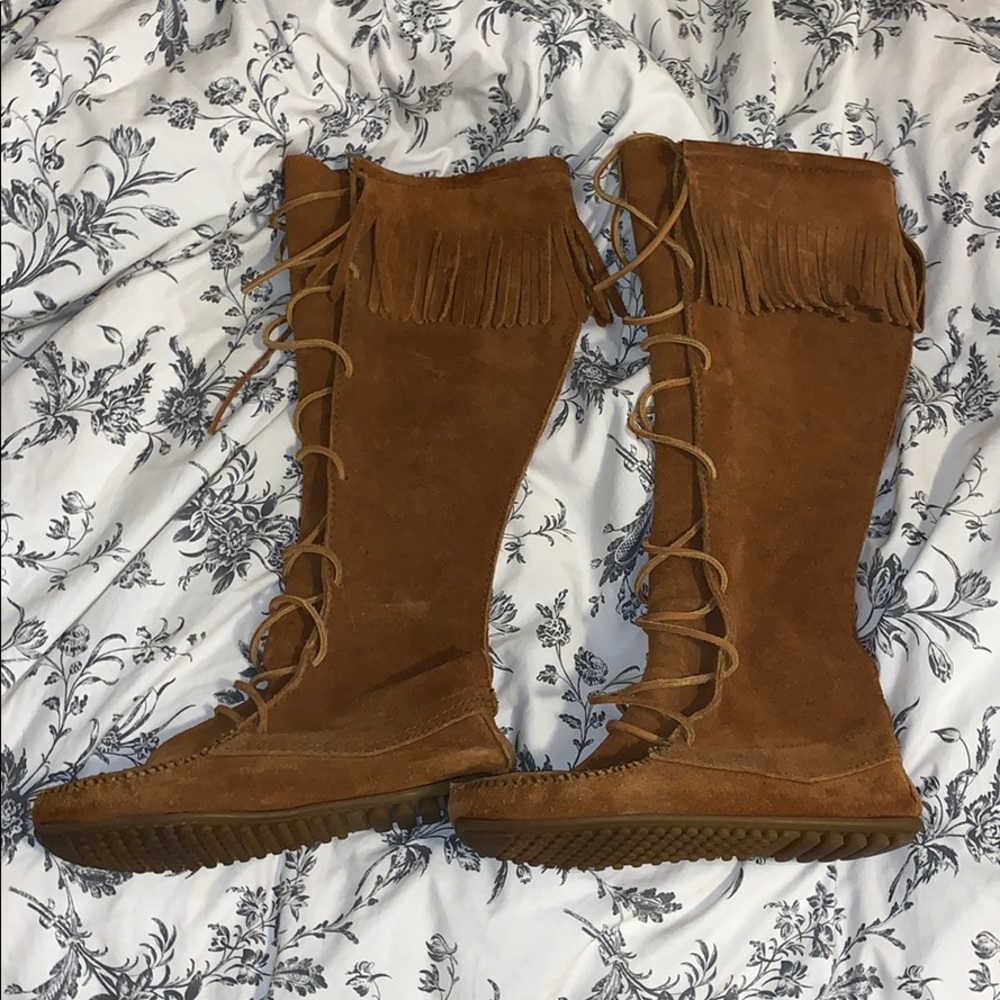 Minnetonka Knee High Lace Up moccasins